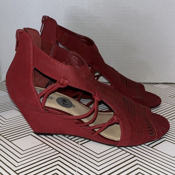 Bella Vita Boliver Sandals‎ Size 7W Red Laser Cutout Wedge Heel Boho - Picture 1 of 12